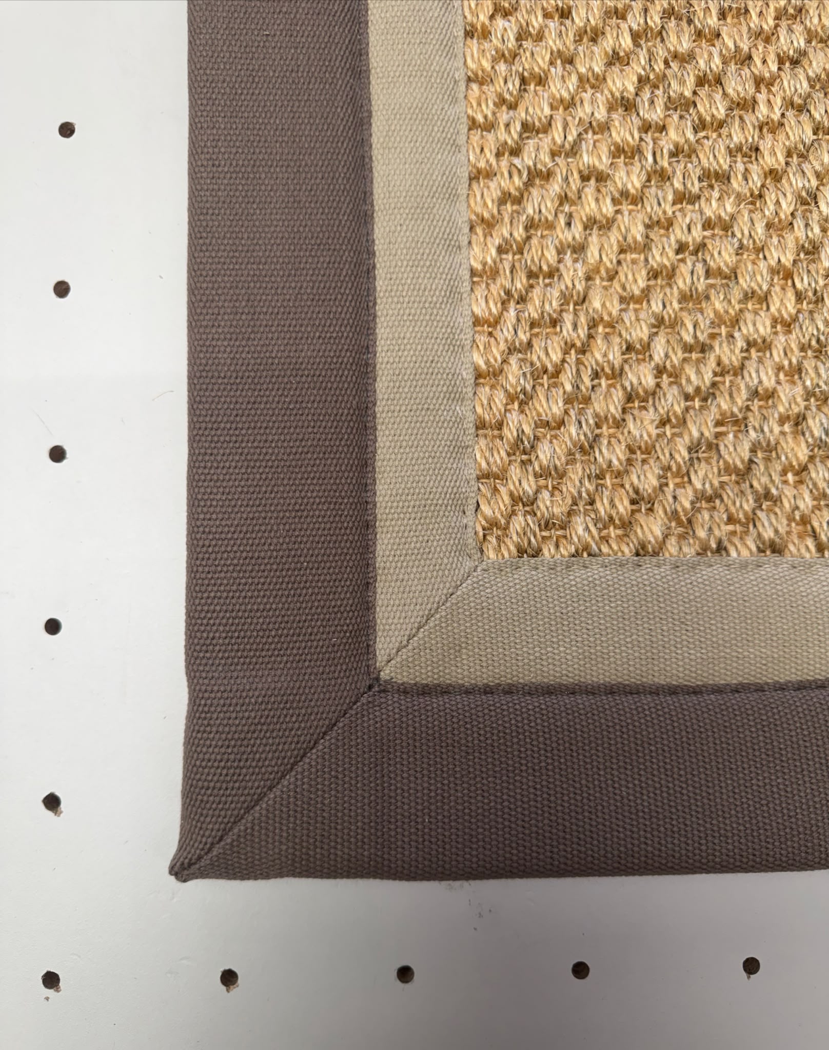 Babylon Almond Rug with Double Border Khaki/Sandstone